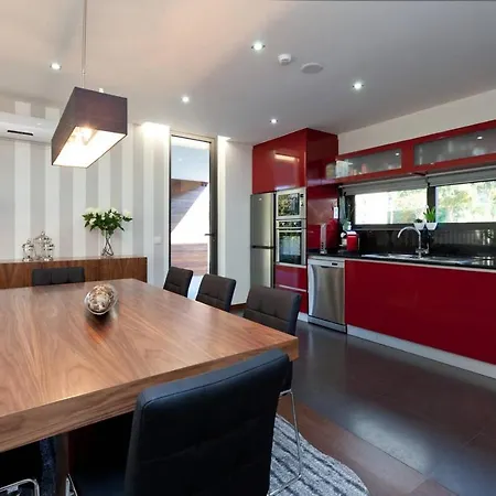 Elegant Near With Pool *