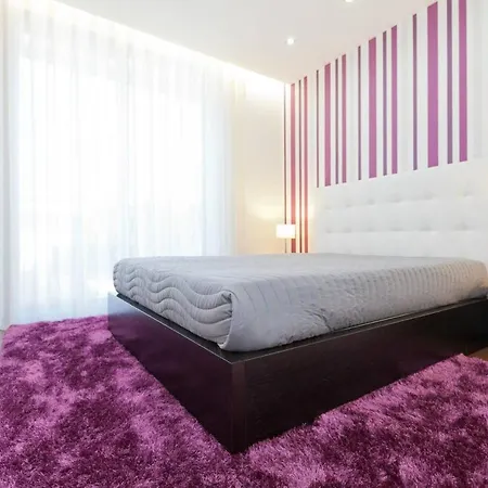 Villa Elegant Near With Pool