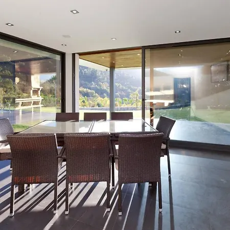 Elegant Near With Pool * ヴィエイラ・ド・ミーニョ