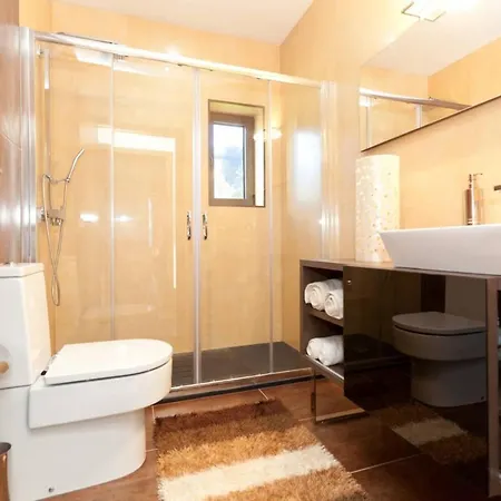 Elegant Near With Pool * ヴィエイラ・ド・ミーニョ