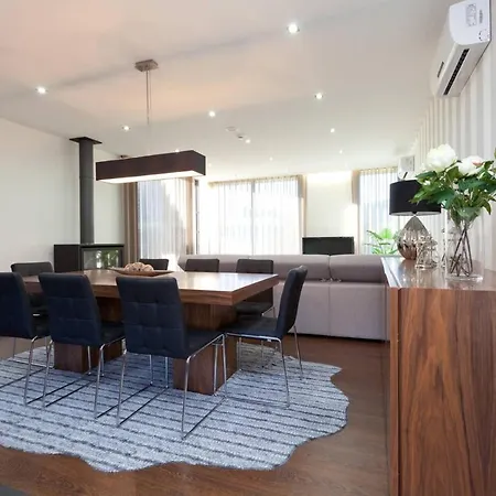 Elegant Near With Pool