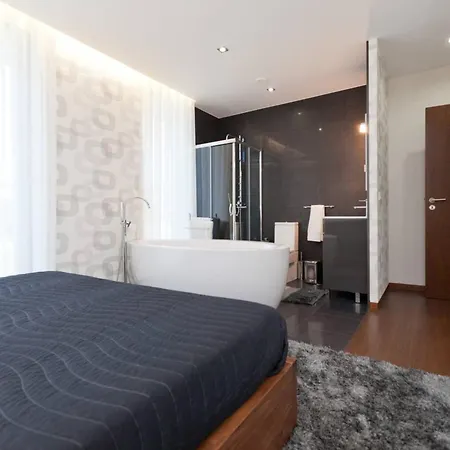 Villa Elegant Near With Pool