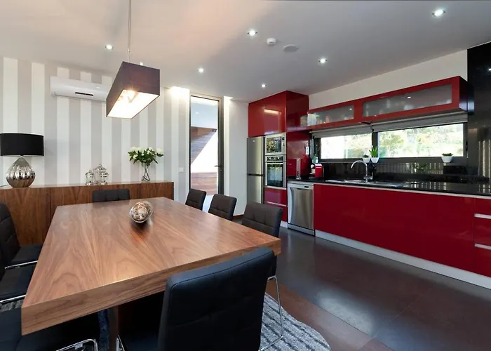 Elegant Near With Pool *