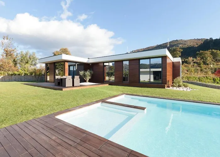 Elegant Near With Pool *