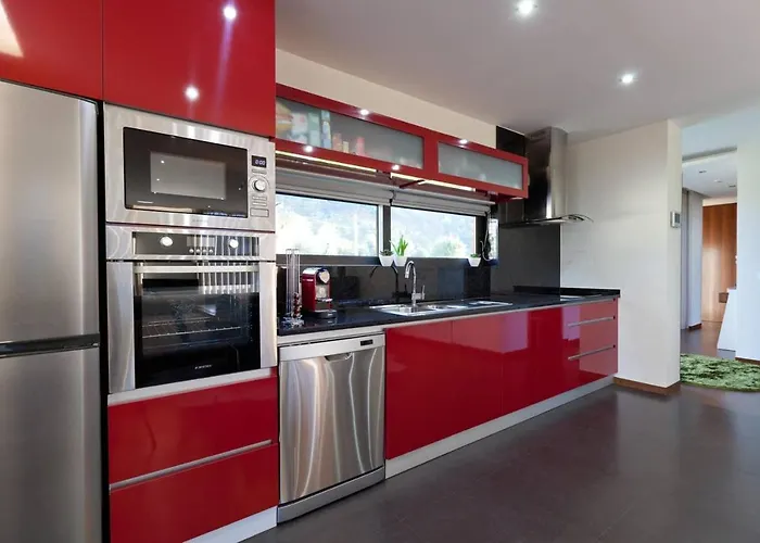 Elegant Near With Pool וילה