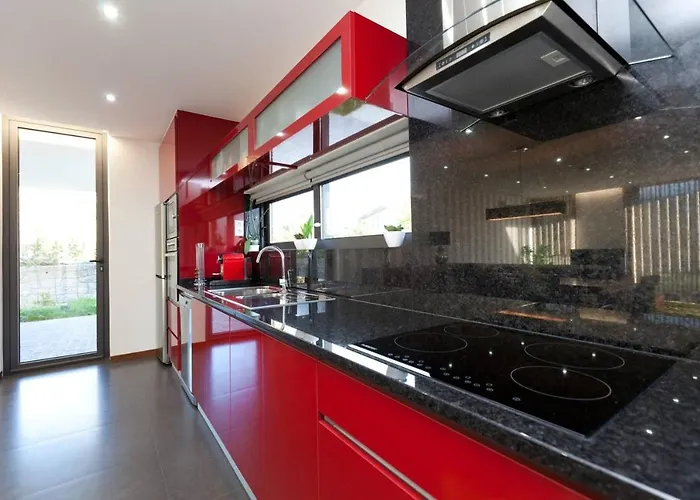 Elegant Near With Pool וילה *