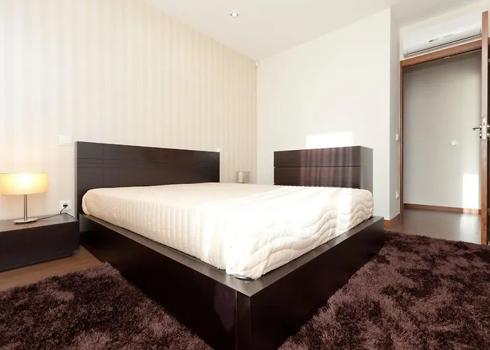 Elegant Near With Pool וילה