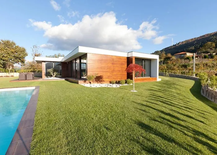 Elegant Near With Pool *