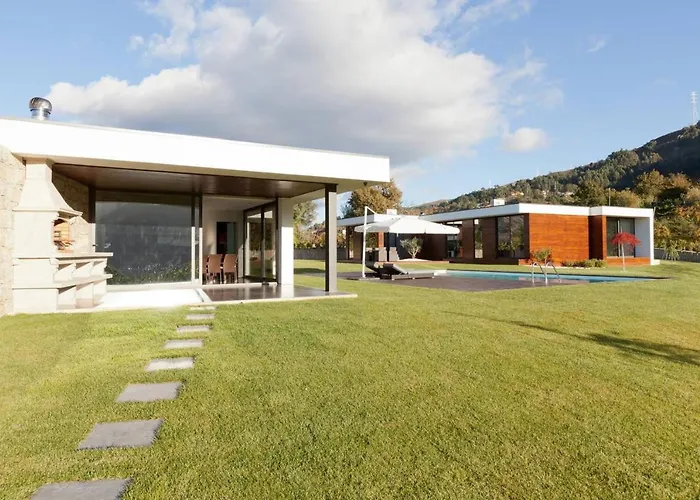 Elegant Near With Pool וילה