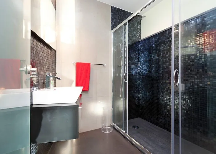 Elegant Near With Pool *