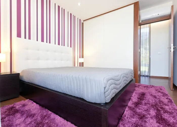 Elegant Near With Pool וילה