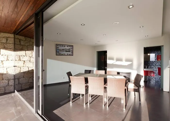 Elegant Near With Pool וילה